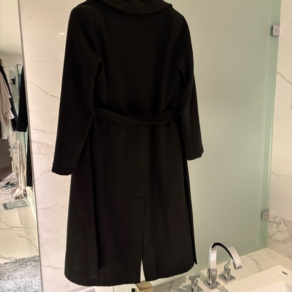 black coat - Picture 1 of 7